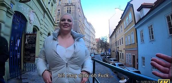 HUNT4K. Hunter bekommt einen tollen Tittenjob und knallt die Muschi für Geld